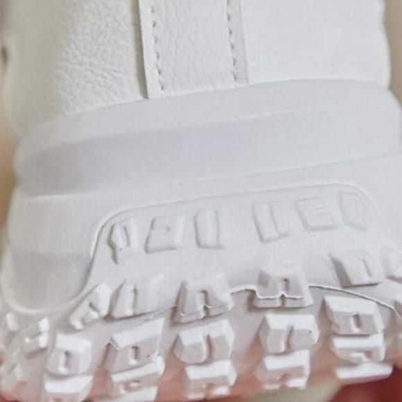 Women’s Fashion Sneakers – Solid White PU Leather Lace-Up Shoes for Casual Wear